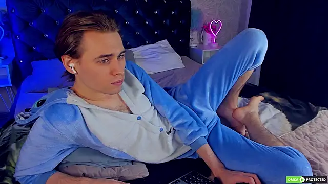 WilliamDyson online show from December 2025 03:55:01 AM