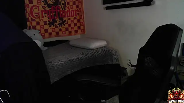 DevilPup75  online show from September 2025 11:32:02 PM