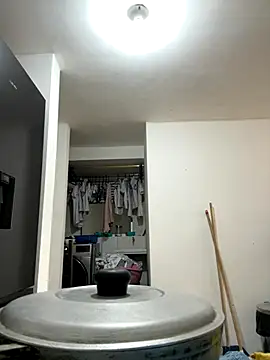 Valen1800 online show from November 2025 01:11:01 PM