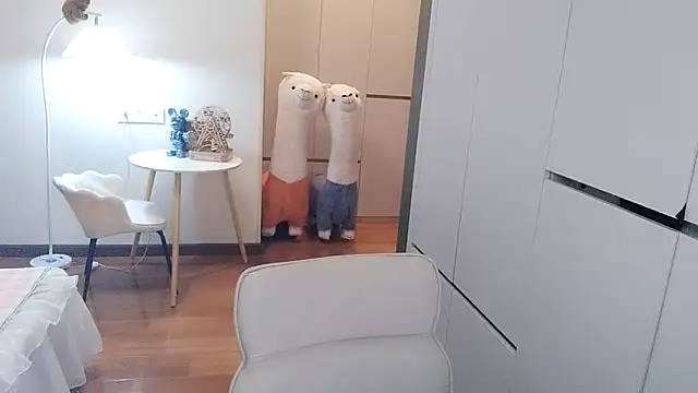 XiaoAnQi online show from October 2025 12:36:02 PM