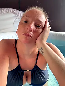 JustYourNormalCouple online show from September 2025 01:23:01 PM