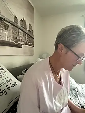 Curvy-Jinx online show from October 2025 04:02:02 PM