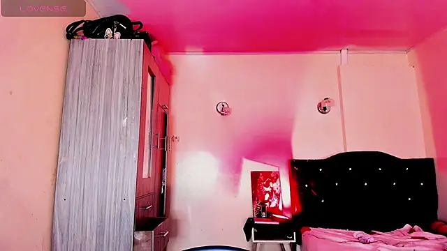 Rossedewitt  online show from March 2026 07:19:01 PM