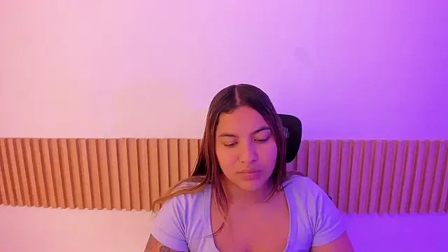 OliviaSweett online show from October 2025 07:03:01 PM