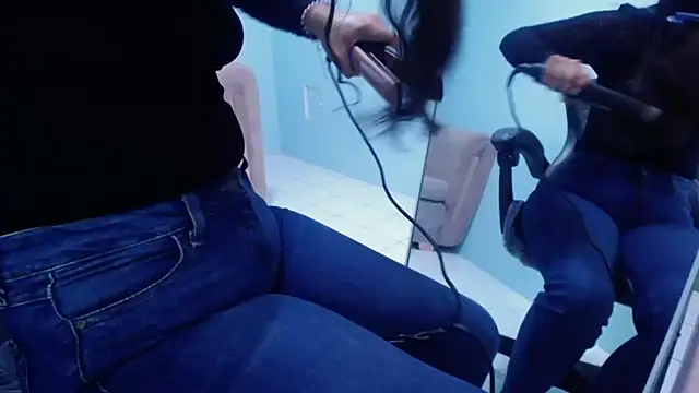 victoria hernandez t  online show from October 2025 01:00:01 PM