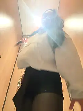 KissMeEva online show from October 2025 02:28:01 PM