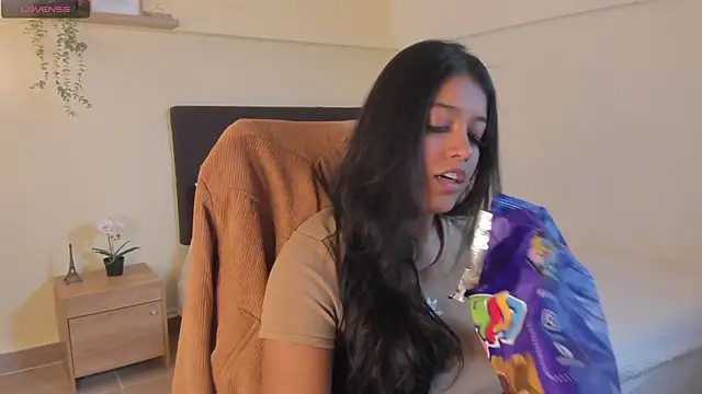 Camila Bustamante online show from June 2026 05:06:01 PM