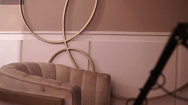 Ariaa Isabell online show from November 2025 06:41:02 PM