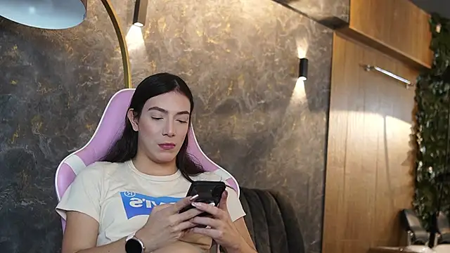 Snapshot of Ariaa_Isabell chatting on January 2026 06:33:01 PM Ariaa Isabell online show from January 2026 06:33:01 PM