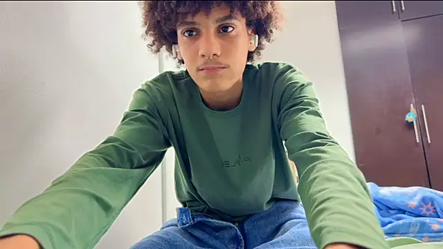 Max Rain online show from November 2025 04:01:01 AM