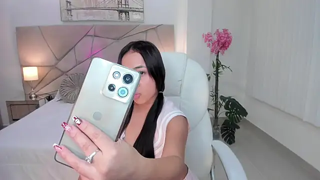 July Adams online show from December 2025 04:19:02 AM