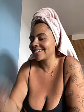 Chloe Leaozinho online show from October 2025 06:53:01 PM