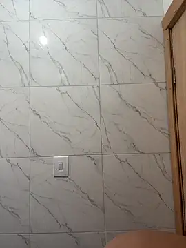 Chloe Leaozinho online show from November 2025 05:01:02 PM