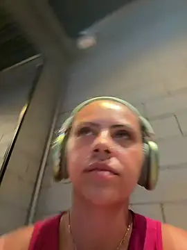 Chloe Leaozinho online show from February 2026 03:53:01 PM