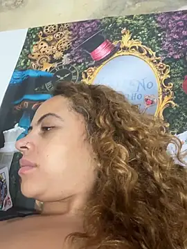 Chloe Leaozinho online show from March 2026 11:32:01 AM