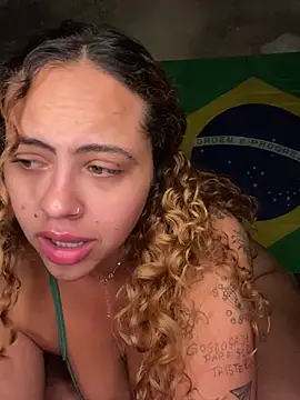 Snapshot of Chloe_Leaozinho chatting on June 2026 01:52:01 AM Chloe Leaozinho online show from June 2026 01:52:01 AM