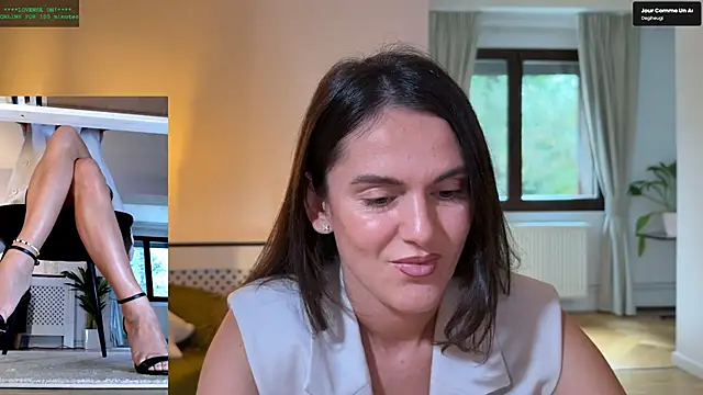 Snapshot of LegswAttitude chatting on October 2025 08:01:01 AM LegswAttitude online show from October 2025 08:01:01 AM