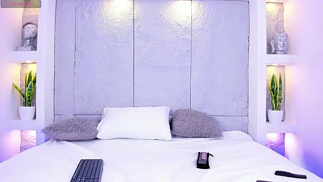 LovelyEyesx online show from April 2026 05:02:01 PM