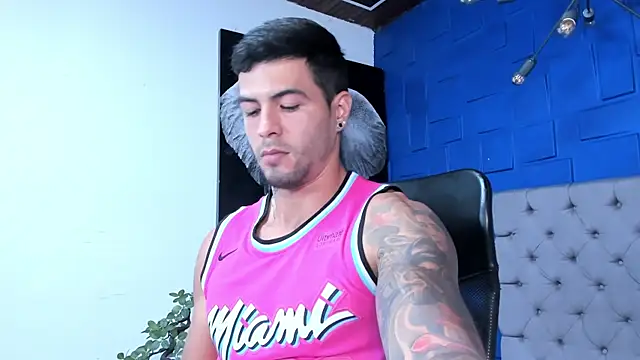 andres-clark92 online show from November 2025 05:57:01 PM