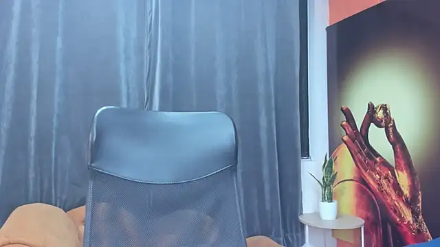 andres-clark92 online show from November 2025 05:48:01 PM