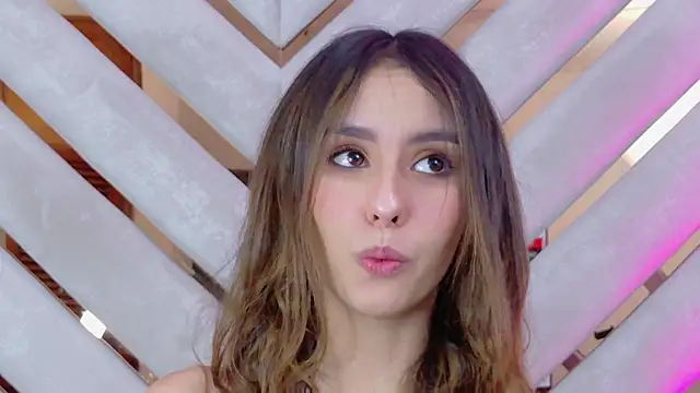 Snapshot of Sarah-Grace chatting on April 2026 01:42:02 AM Sarah-Grace online show from April 2026 01:42:02 AM