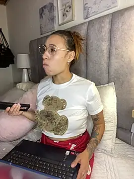 juliana-mancini online show from March 2026 11:27:02 PM