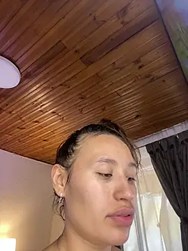 juliana-mancini online show from April 2026 07:00:01 PM