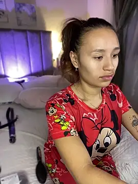 juliana-mancini online show from April 2026 10:09:02 AM