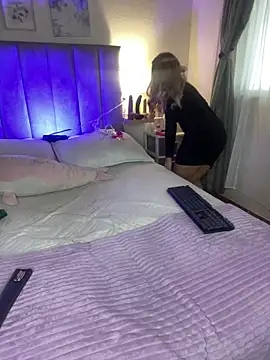 juliana-mancini online show from April 2026 04:39:01 PM