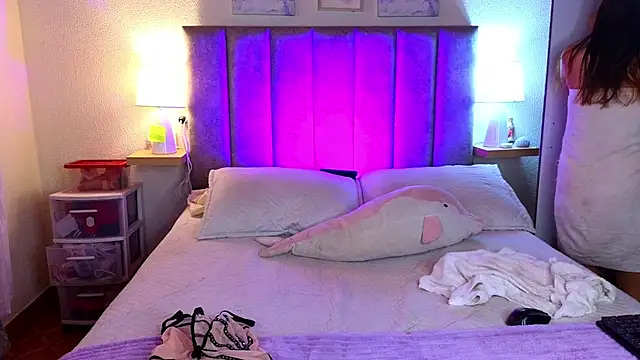 juliana-mancini online show from April 2026 04:21:02 PM