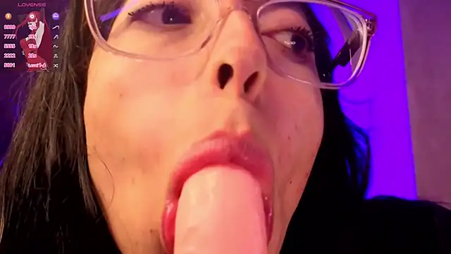 Snapshot of Miranda_sexlove_ chatting on July 2026 04:27:01 AM Miranda sexlove online show from July 2026 04:27:01 AM