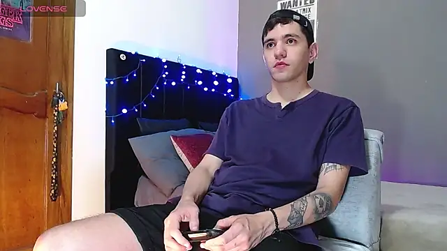 Matteo12  online show from December 2025 04:22:01 AM