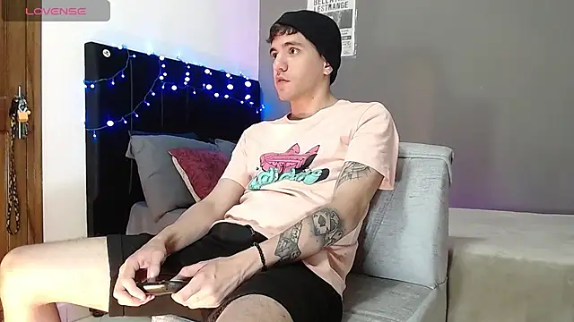 Matteo12  online show from December 2025 03:48:01 AM