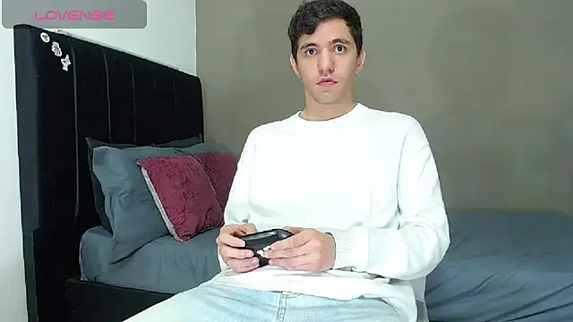 Matteo12  online show from February 2026 01:34:01 AM