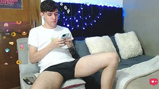 Snapshot of Matteo12_ chatting on June 2026 04:04:02 AM Matteo12 online show from June 2026 04:04:02 AM