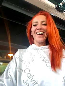 Snapshot of MikaelaBloom chatting on October 2025 04:27:02 PM MikaelaBloom online show from October 2025 04:27:02 PM