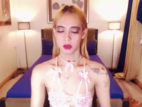 Snapshot of PreciousAmore chatting on June 2026 09:24:01 PM PreciousAmore online show from June 2026 09:24:01 PM
