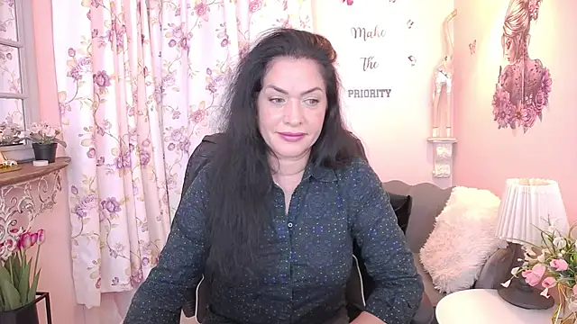 Snapshot of MyLovOne chatting on January 2026 05:27:02 PM MyLovOne online show from January 2026 05:27:02 PM