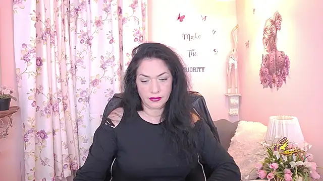 Snapshot of MyLovOne chatting on January 2026 11:03:01 AM MyLovOne online show from January 2026 11:03:01 AM