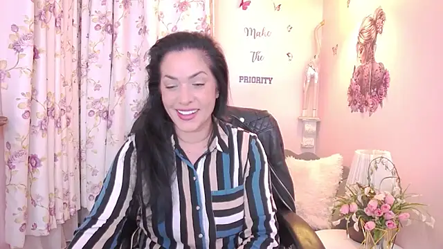 Snapshot of MyLovOne chatting on April 2026 11:26:01 AM MyLovOne online show from April 2026 11:26:01 AM