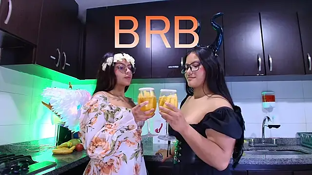 Lilith and Khloe online show from November 2025 11:20:01 AM