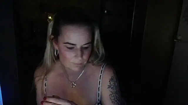 Mrs-Aurora online show from March 2026 10:38:02 PM