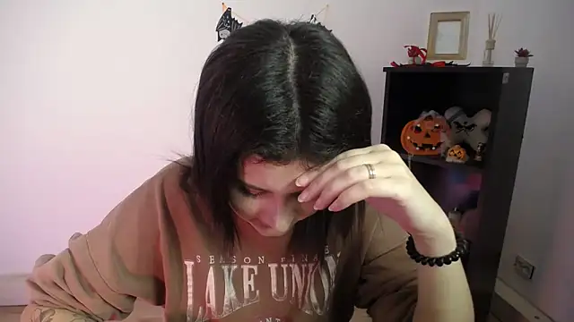 Katrin kiss  online show from November 2025 12:38:02 PM