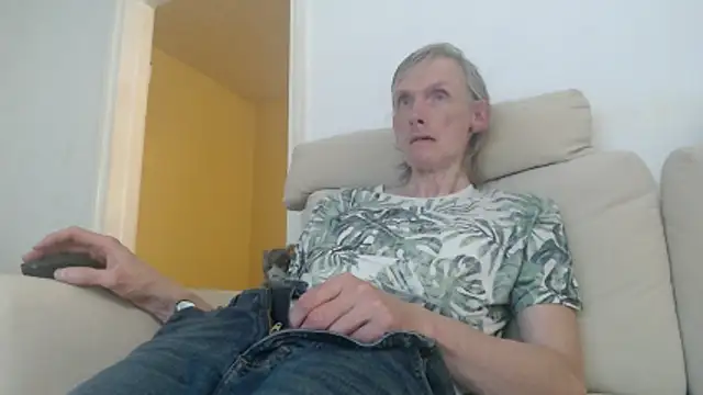 Snapshot of k74robert chatting on October 2025 11:06:02 AM k74robert online show from October 2025 11:06:02 AM