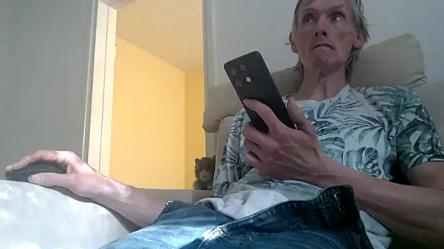 Snapshot of k74robert chatting on October 2025 12:22:02 PM k74robert online show from October 2025 12:22:02 PM