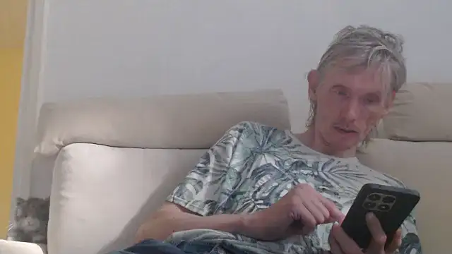 Snapshot of k74robert chatting on November 2025 01:02:01 PM k74robert online show from November 2025 01:02:01 PM