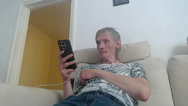 Snapshot of k74robert chatting on November 2025 09:30:02 AM k74robert online show from November 2025 09:30:02 AM