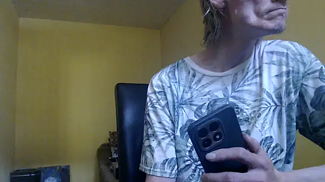 Snapshot of k74robert chatting on November 2025 11:32:02 AM k74robert online show from November 2025 11:32:02 AM