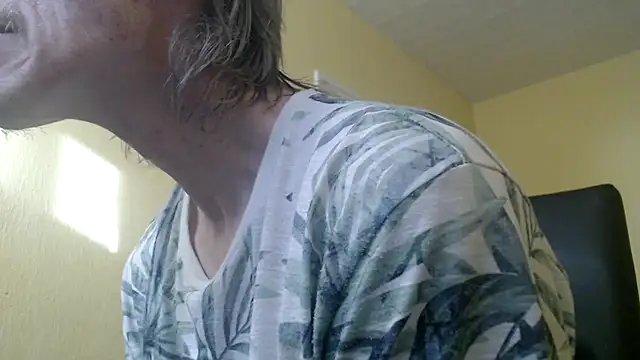 Snapshot of k74robert chatting on November 2025 09:41:01 AM k74robert online show from November 2025 09:41:01 AM