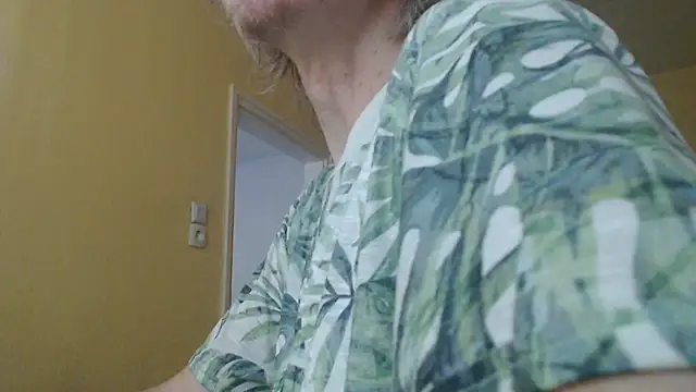 Snapshot of k74robert chatting on November 2025 02:02:01 PM k74robert online show from November 2025 02:02:01 PM